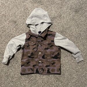 Kids Camo Hooded Jacket with Gray Sleeves